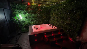 By nuit-parisienne : Superbe appartement avec SPA et terrasse privée